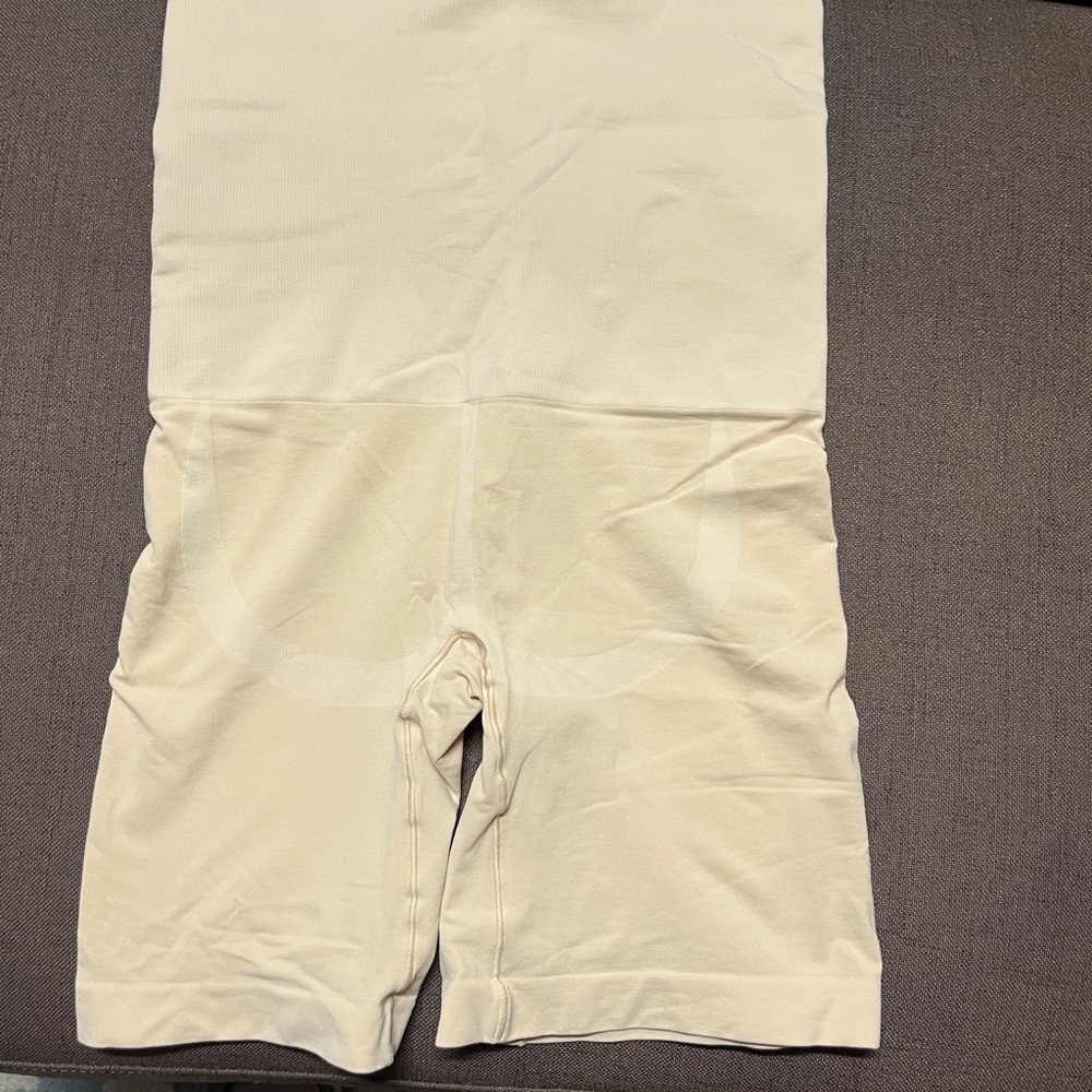 High-Waisted Cream Shapewear Shorts size M/L